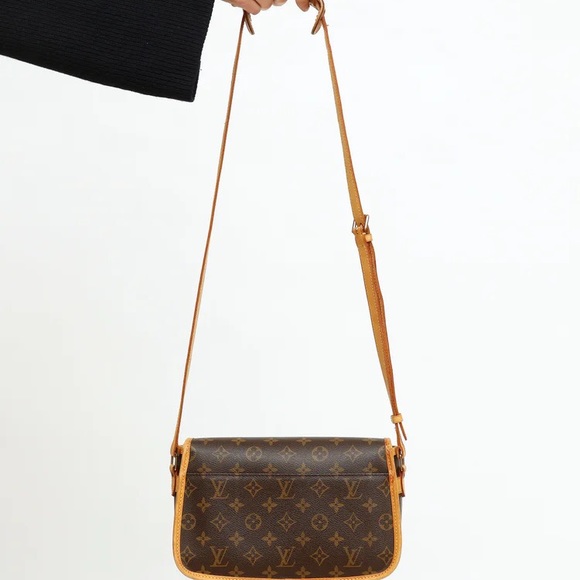 💎DISCONTINUED 💎CROSSBODY LOUIS VUITTON SOLGNE - Picture 4 of 16